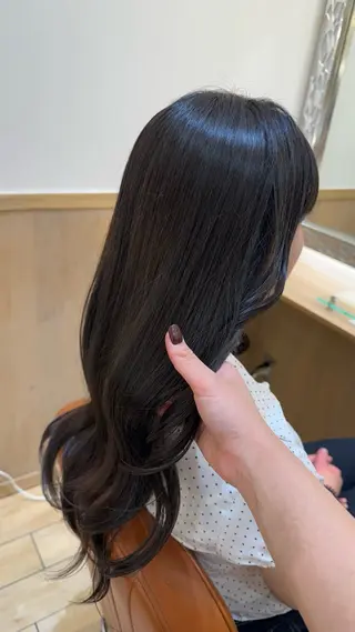 ロング 緑川 莉緒のヘアスタイル