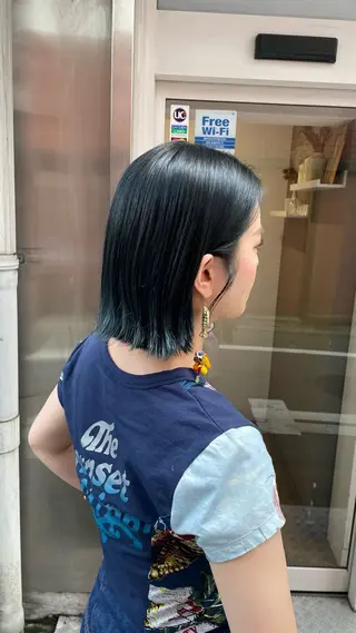 ショート カラー 秋元 佳乃のヘアスタイル