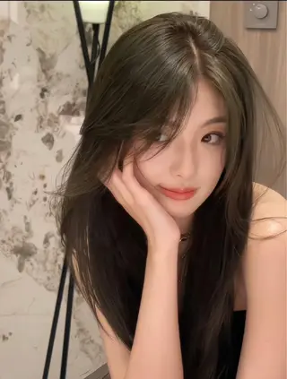 ロング 🇨🇳ワンホンヘア 下田鉄也のヘアスタイル