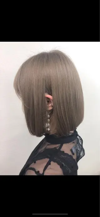 カラー ミルクティーカラー イイサカシュンスケのヘアスタイル