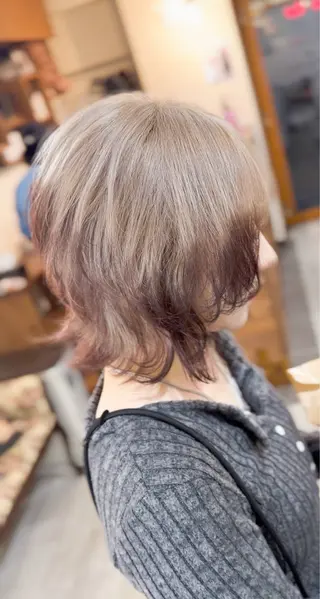 ショート 飯星慧斗 /ブリーチ、縮毛矯正のヘアスタイル