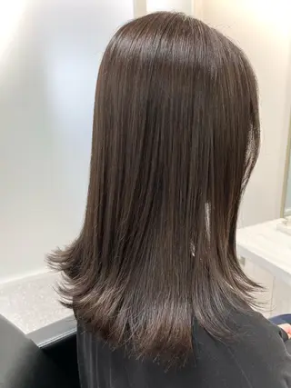 セミロング カラー 比嘉 黎花のヘアスタイル