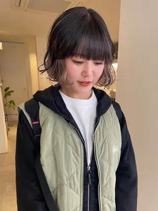 ミディアム カラー MIU/ルーツカラー 顔まわりレイヤーのヘアスタイル