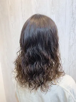 ミディアム パーマ ヘアアレンジ HUENEST アカデミーサロンのヘアスタイル