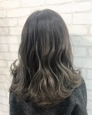 ミディアム 若山 敦のヘアスタイル