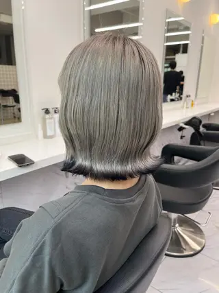 セミロング 寒色＆ブリーチ特化 寒色MiOのヘアスタイル