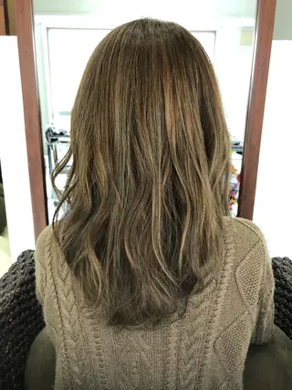 セミロング カラー ヘアアレンジ HempBeauty 浅野アサミのヘアスタイル