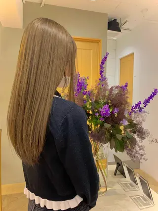 ロング こだわりのレイヤー /透明感カラーのヘアスタイル