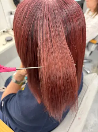 ミディアム カラー 腰越 麻奈のヘアスタイル