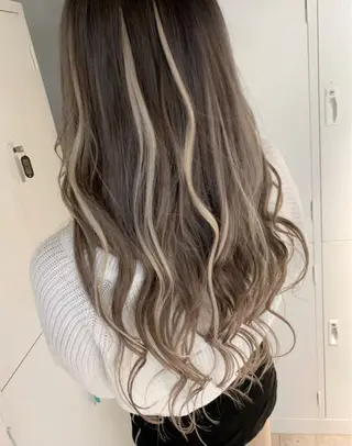 ロング ✨ハイトーン✨艶髪 ✨髪質改善✨和田のヘアスタイル