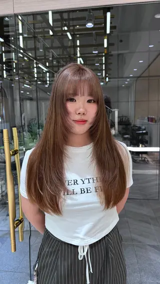 ロング カラー ハイトーン/レイヤー KYOKA🩶のヘアスタイル