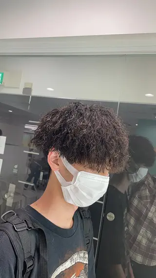ショート パーマ ヘアアレンジ メンズ 艶カラー の達人のヘアスタイル