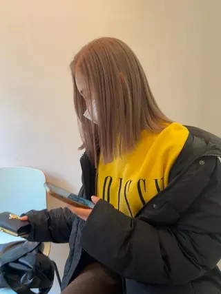 ミディアム カラー ブリーチカラーが人気 onnuのヘアスタイル