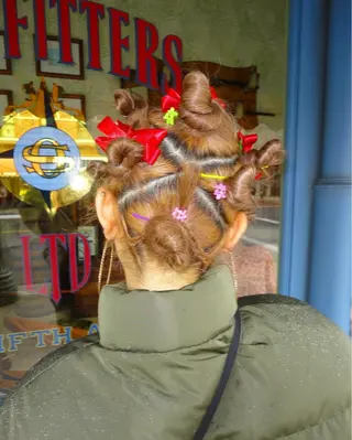 セミロング ヘアアレンジ Maho/海外 レイヤー/ハイトーンのヘアスタイル