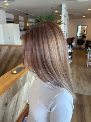 カラー なつ / ハイライト / 髪質改善カラーのヘアスタイル