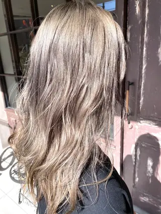 セミロング カラー 川越 輝梨奈のヘアスタイル