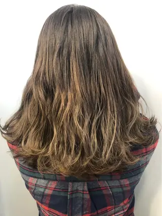 ミディアム カラー 岡田 拓也のヘアスタイル