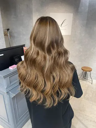 ロング カラー オフホワイトアンドなんば所属・福西 洋斗のヘアスタイル