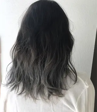 セミロング カラー ✨艶ブリーチカラー ✨四ノ宮裕己のヘアスタイル
