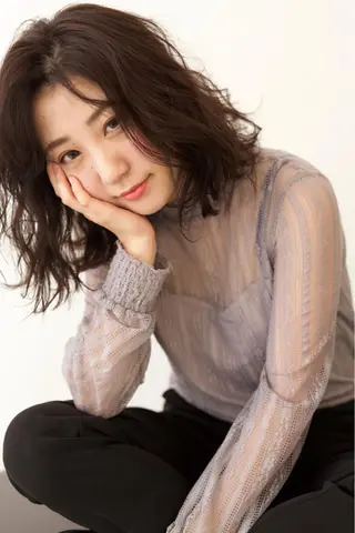 ミディアム カラー fio マナミのヘアスタイル