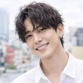 メンズ 表参道フェザーパーマ ニュアンスパーマのヘアスタイル