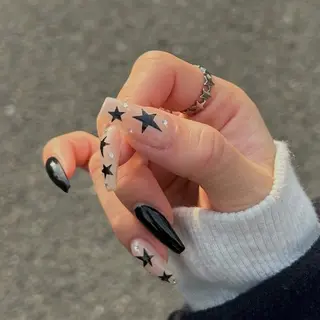 ネイル ⁸ᵃᵖᵖʸ🐝⋆゜ MöEのネイルデザイン