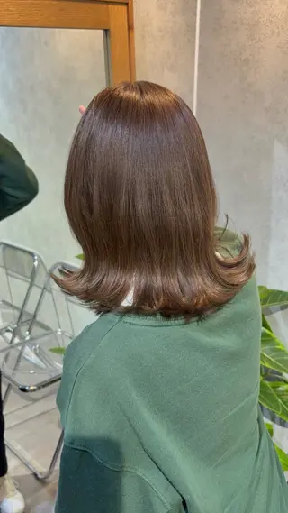 ミディアム カラー 赤みオフの透明感職人 /ケア重視の美髪施術のヘアスタイル
