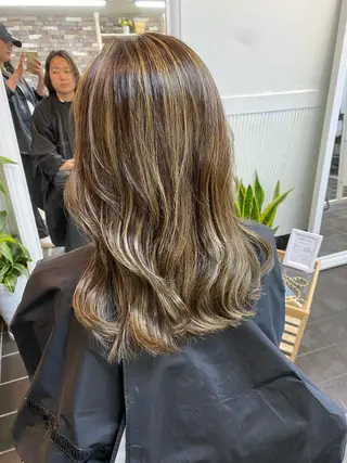 セミロング HAIRSALONLOOP所属・川上 麻梨阿のヘアスタイル