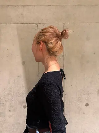 ミディアム Maho/海外 レイヤー/ハイトーンのヘアスタイル