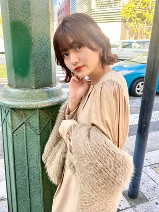 ショート カラー コテ巻き風パーマ 韓国風パーマ 無重力のヘアスタイル