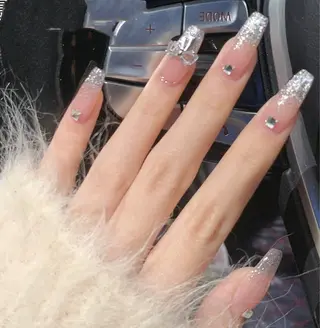 ネイル 長さ出し専門 パーツのネイルデザイン