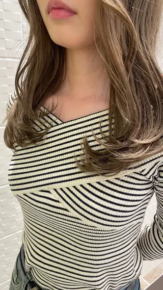 セミロング カラー ZELE新瑞橋店所属・吉川 璃々花のヘアスタイル