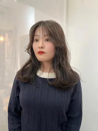 セミロング こだわりのレイヤー /透明感カラーのヘアスタイル