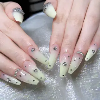 ネイル Queens テイのネイルデザイン