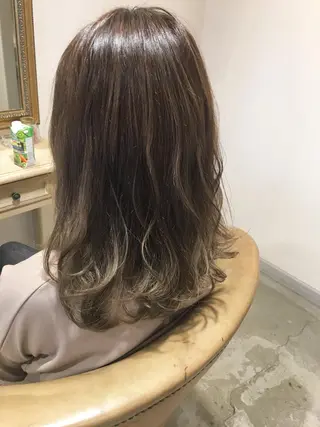 ミディアム カラー 美髪・髪質改善 有田怜平のヘアスタイル