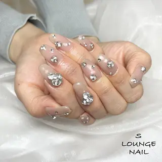 ネイル S LOUNGE NAIL所属・パーツたくさん🍓 SUMIのネイルデザイン