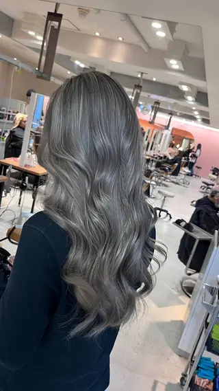 セミロング カラー nameless髪質 改善ブリーチ心斎橋のヘアスタイル