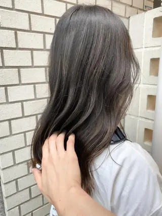 セミロング ブリーチなしカラー/ 顔周りレイヤーカットのヘアスタイル