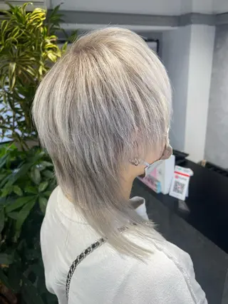 ショート カラー mimiiy梅田 中崎町ハイトーンのヘアスタイル
