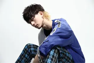 ショート カラー メンズ ウルフとハイトーン みっちー✂️のヘアスタイル