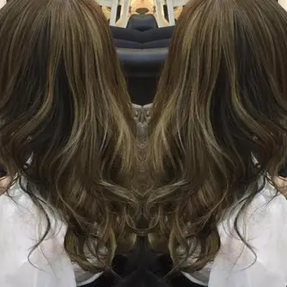 ロング カラー 鶴見 和美のヘアスタイル