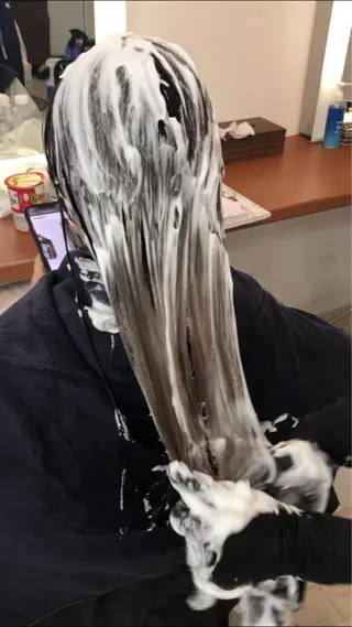 ロング Aujua ソムリエ 勝又舞夏のヘアスタイル