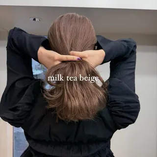 ミディアム カラー ミルクティー× グレージュMOMOのヘアスタイル