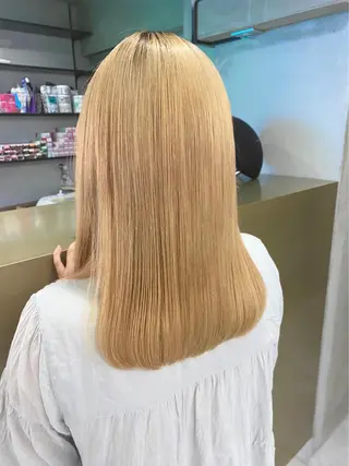 カラー miu .のヘアスタイル