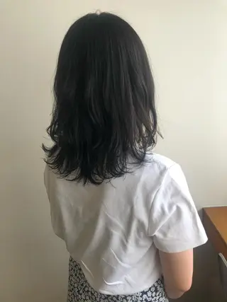 ミディアム カラー MIOベージュカラー 柔らかいカラーのヘアスタイル