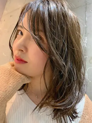セミロング diarスタイリスト 山田のヘアスタイル