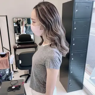 ロング カラー オフホワイトアンドなんば所属・福西 洋斗のヘアスタイル