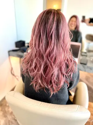 セミロング ブリーチ毛に縮毛矯正 ✨カラー✨山田 正幸のヘアスタイル