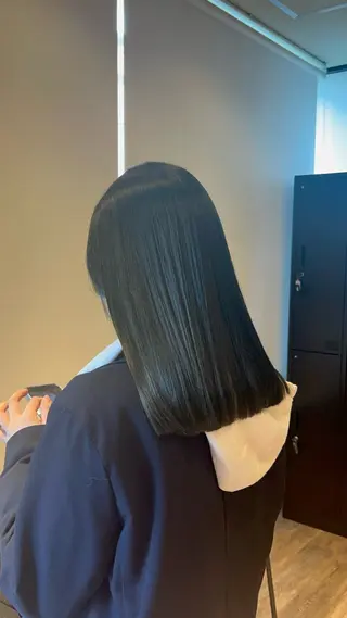 ミディアム lafith hair Glanz 桂所属・かじももな｜縮毛矯正 ｜透明感カラーのヘアスタイル