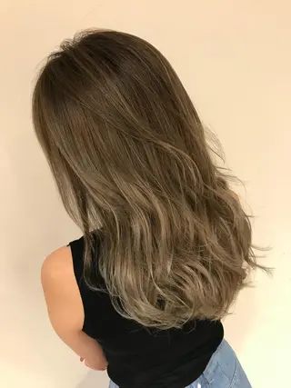 セミロング カラー AMI Hair  supply所属・髪質改善カラー 韓国風レイヤーのヘアスタイル